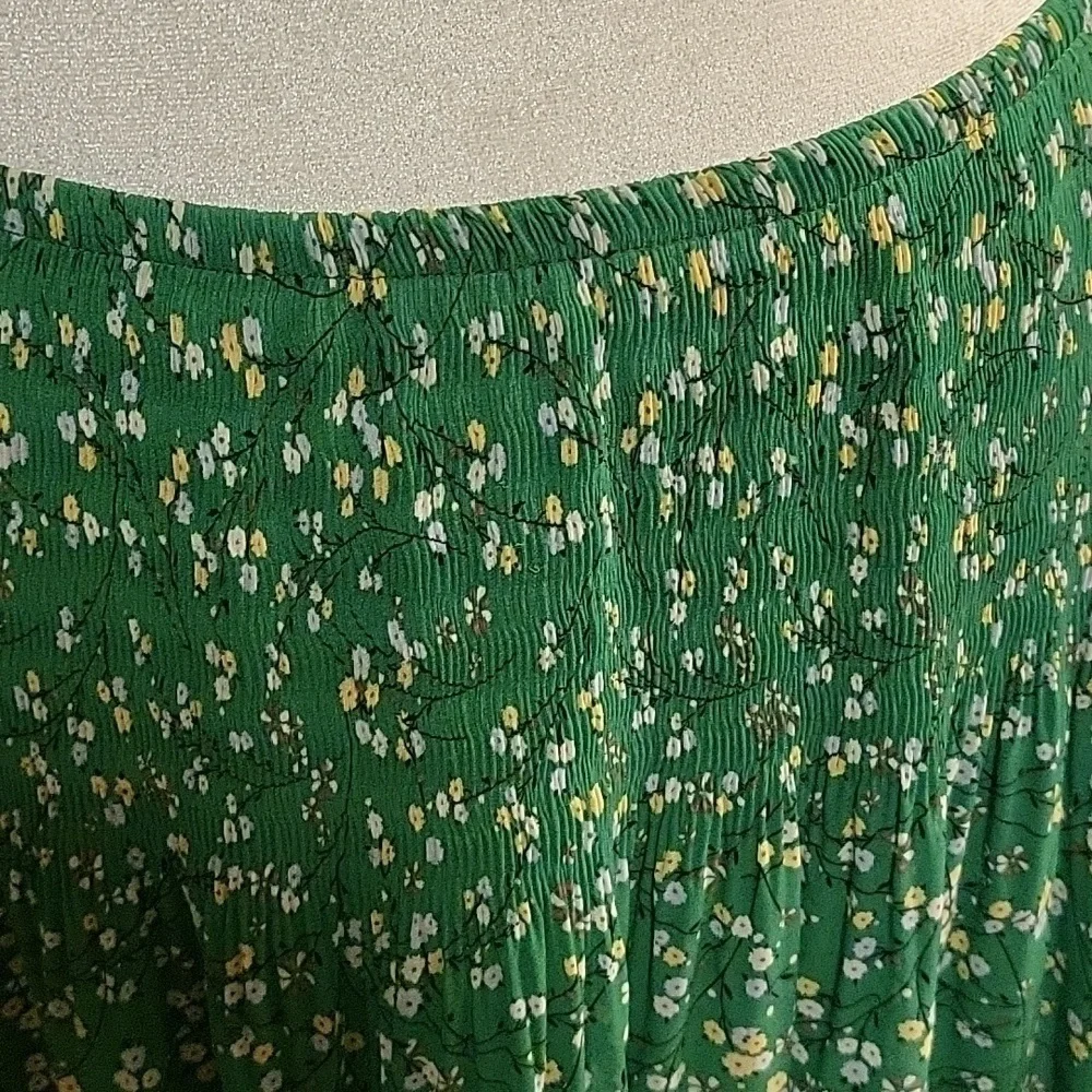 Max Studio Green Floral MINI Skirt - Picture 3 of 9